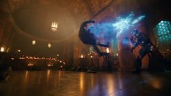 Atom le da el golpe final a Chronos.