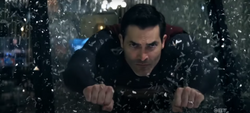 Superman voando pela janela