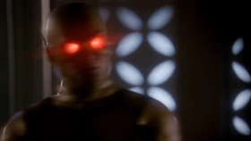 Flash se topa de nuevo con Eobard.