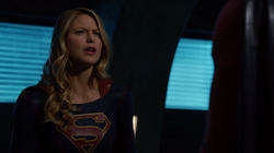 Kara confrontando Mon-El