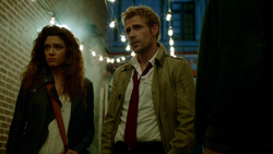 John Constantine e Zed conhecendo Jim Corrigan