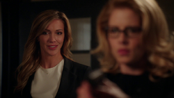 Laurel persuades Felicity not to kill Diaz