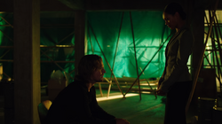 Waller manipulando Oliver