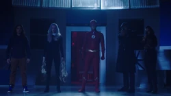 Equipe Flash confrontando Cicada.