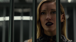 Black Siren manipulates Oliver