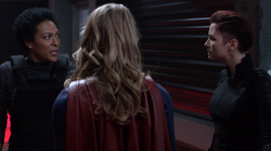 Lauren Haley confrontando as irmãs Danvers