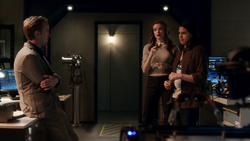 Julian, Caitlin and Cisco talk about Speed Force