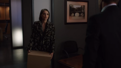 Thea se demitindo