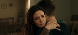 Lois abraçando Jonathan