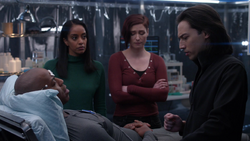 Kelly, Alex, James and Brainy in Lena's lab