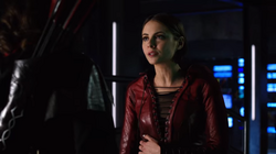 Thea conversando com Nyssa