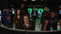 Team Green Arrow and Felicity read about Vigilante