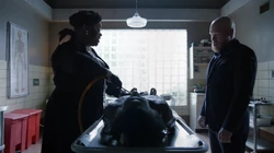 Lady Eve conversando com Tobias Whale