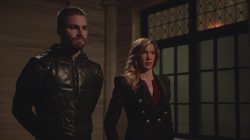 Laurel tries to help Team Arrow