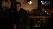 Leonard Snart, Barry Allen and Iris West talk in they loft (3)