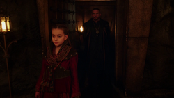 Talia al Ghul vendo Sara treinar