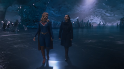 Lena e Supergirl na Fortaleza da Solidão