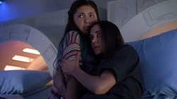 Sam e Ruby durante o ataque das Filhas de Juru