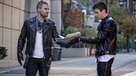 Barry y Oliver en el universo creado por John Deegan.