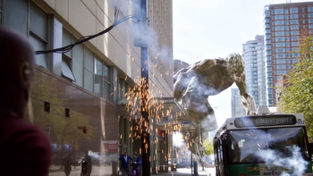 Monstro holográfico atacando Central City