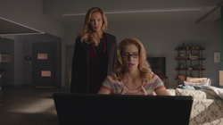 Laurel asks Felicity for her help