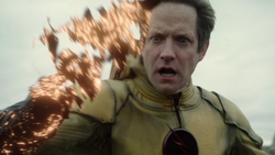 Eobard disintegrates again