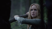 Sara Lance attacks angry Slade Wilson and resuce Oliver Queen (1)