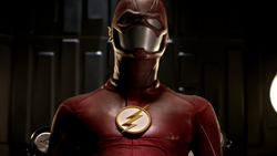 O novo traje de Flash em amostra no Laboratórios S.T.A.R.