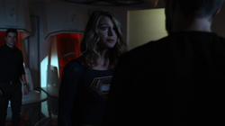 Kara reencontrando Mon-El