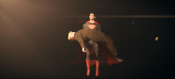 Superman carregando Tal-Rho