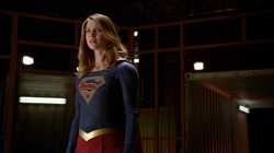 Supergirl no clube de luta de Roleta