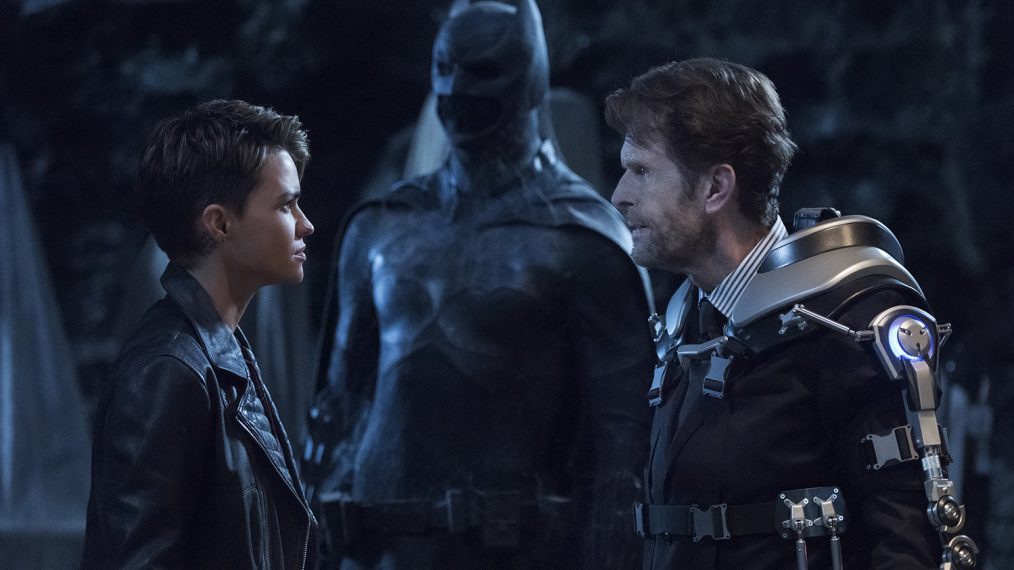 Introducir 40+ imagen batman en arrowverse