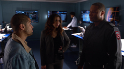 Diggle tells Dinah and Rene how Oliver is faring in prison