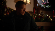 Leonard Snart, Barry Allen and Iris West talk in they loft (4)