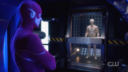 Flash observando Godspeed