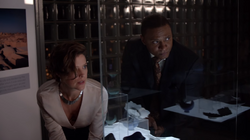 Diggle e Lyla em uma missão do Esquadrão Suicida