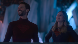 Kara e Zor-El na Fortaleza da Solidão