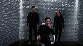 Barry y Nora junto a Eobard como Wells.