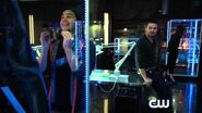 Arrow - Episode 3x08 The Brave and the Bold (The Flash Crossover) Sneak Peek 1