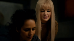 Rosa conversando com Mona