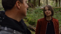 Thea conversando com Malcolm