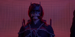 Batwoman acorrentada