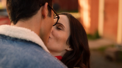 Clark and Lois shares a kiss in Kent Farm