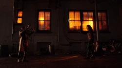 Vibro protegendo Ralph.