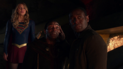 J'onn shows M'yrnn his happiest memory