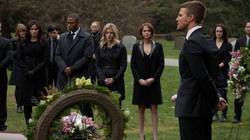 Oliver tells a eulogy in Laurel's honor