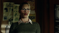 Felicity changes her appearance after abandoning her hacktivism.