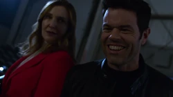 Otis e Lillian observando a Sentinela e Sonhadora