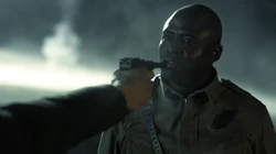 Tyson Sykes usando seus poderes em um soldado