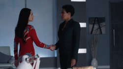 Lauren Haley conhecendo Lena Luthor